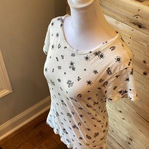 Womens black and white floral tee Tahiti size XS/TP. NWOT